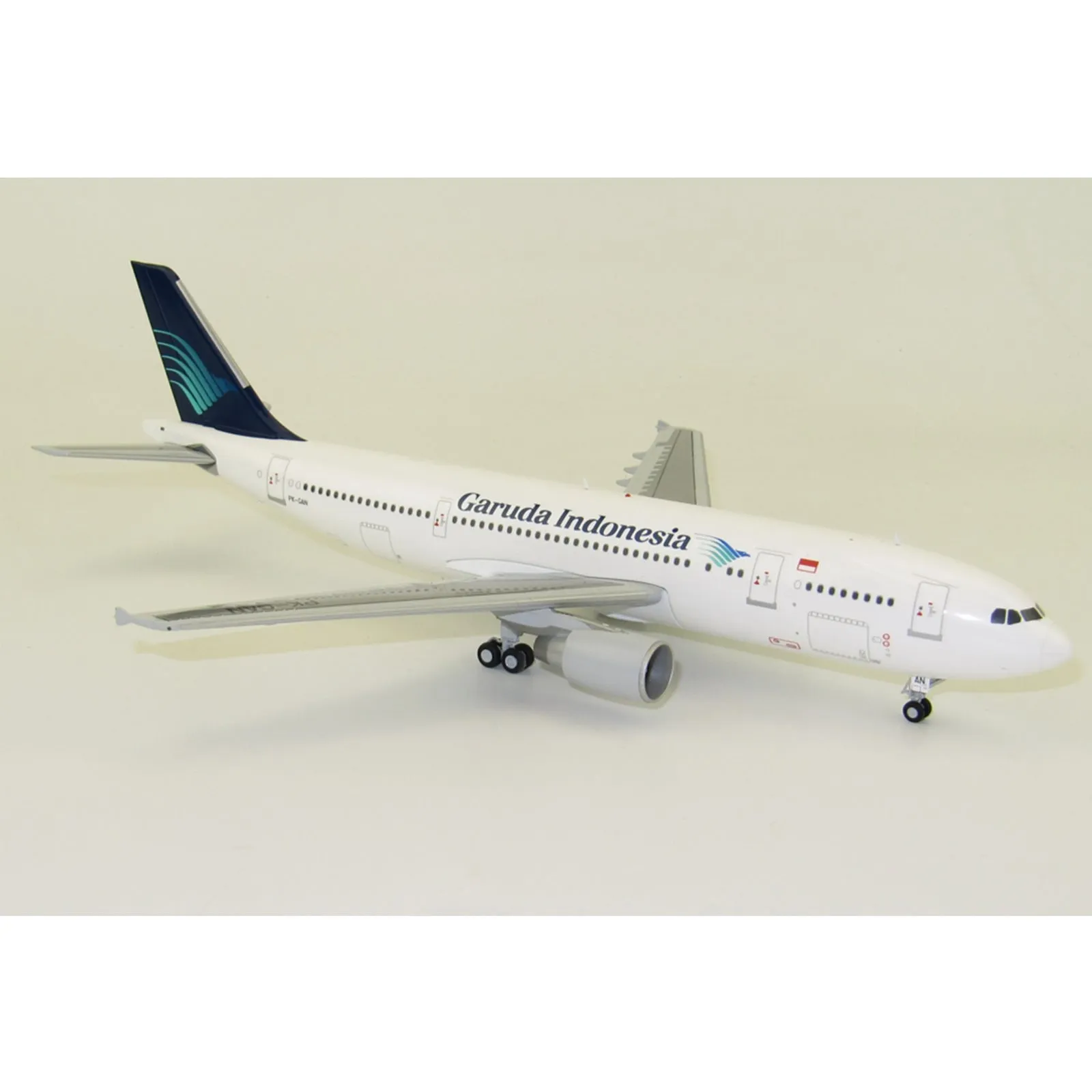 1/200 Thai Smile HSTXU A320200(S) with St