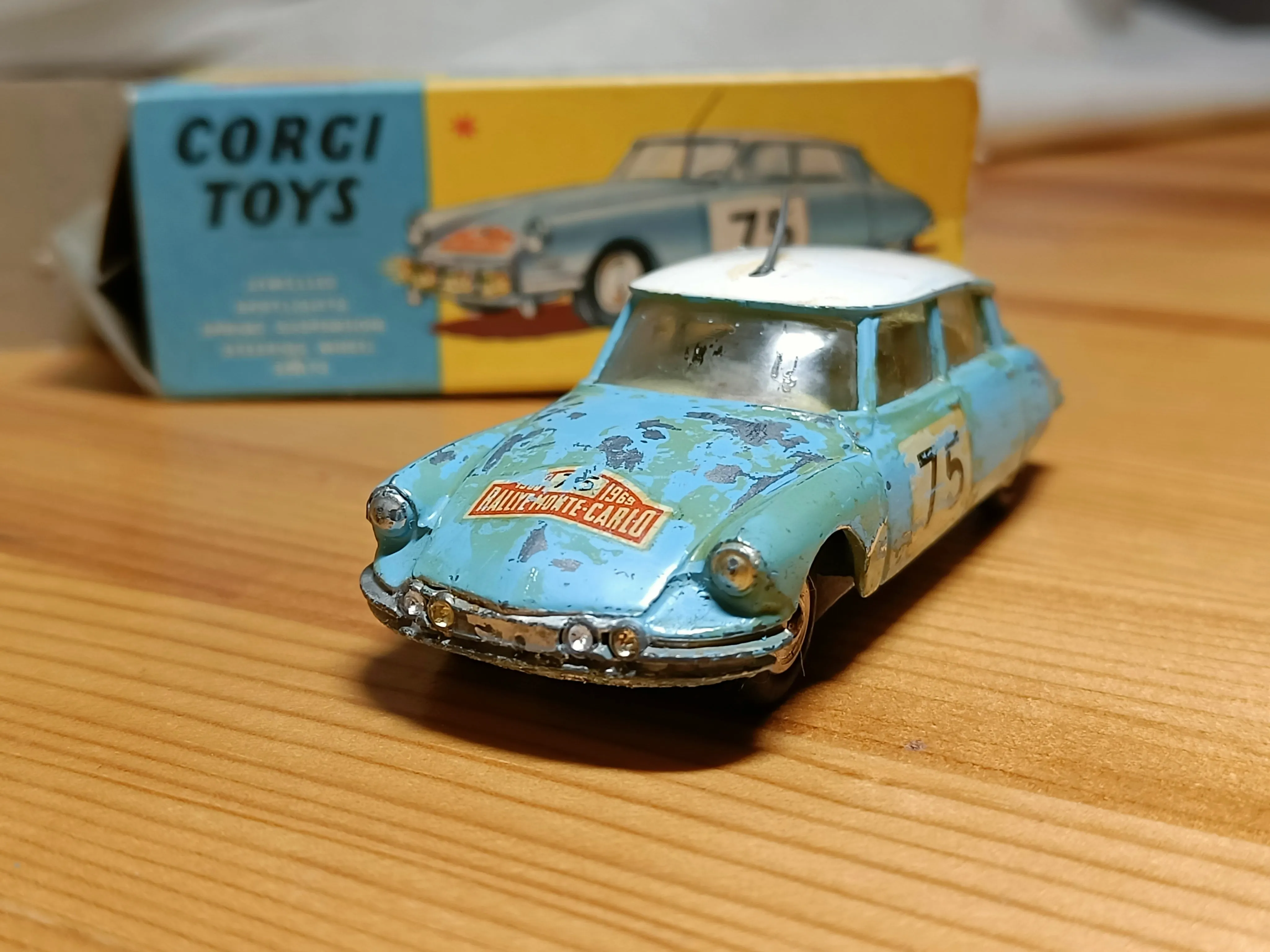 323 Citroen DS19 Monte Carlo *with original box*