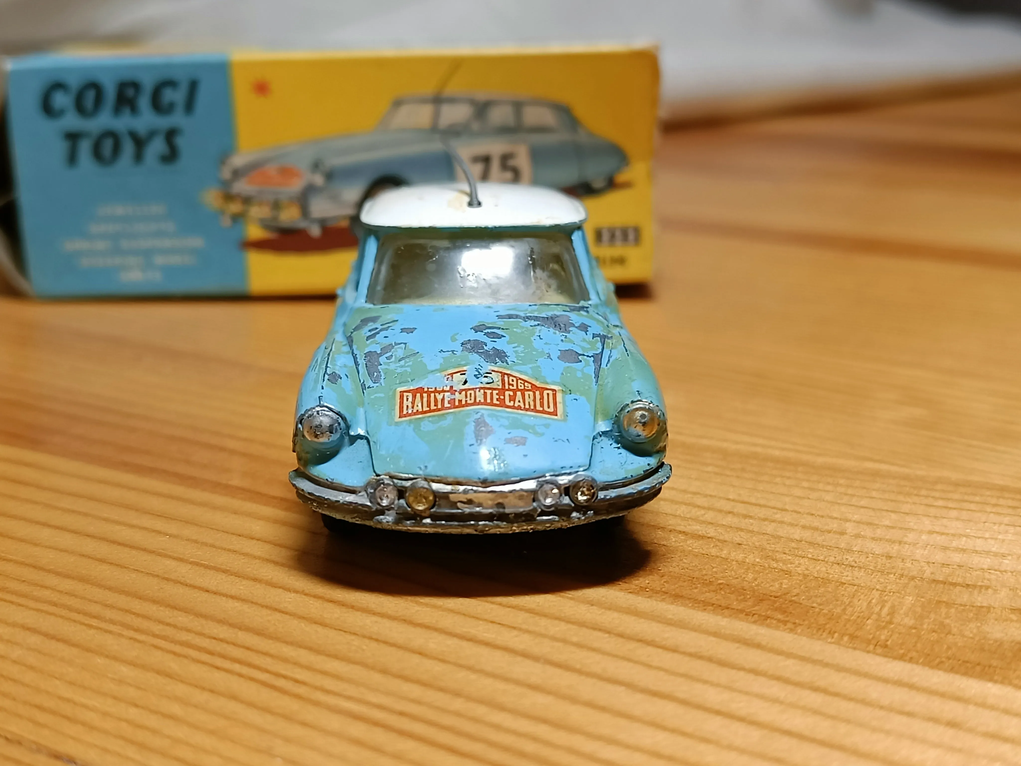 323 Citroen DS19 Monte Carlo *with original box*