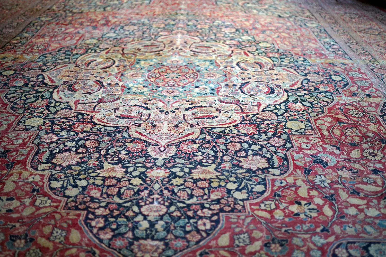 A Good Large Late 19thC Tabriz Carpet c.1900