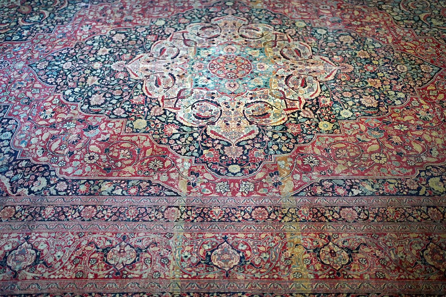 A Good Large Late 19thC Tabriz Carpet c.1900
